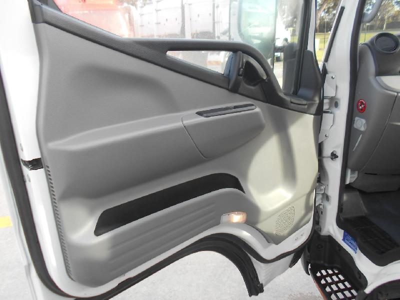 2021 Fuso CANTER 615 