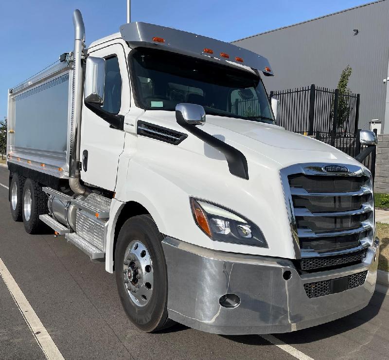 2024 Freightliner Cascadia 126 Tipper