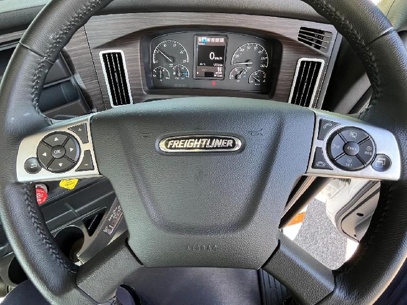 2023 Freightliner Cascadia 126 Ex Demo 