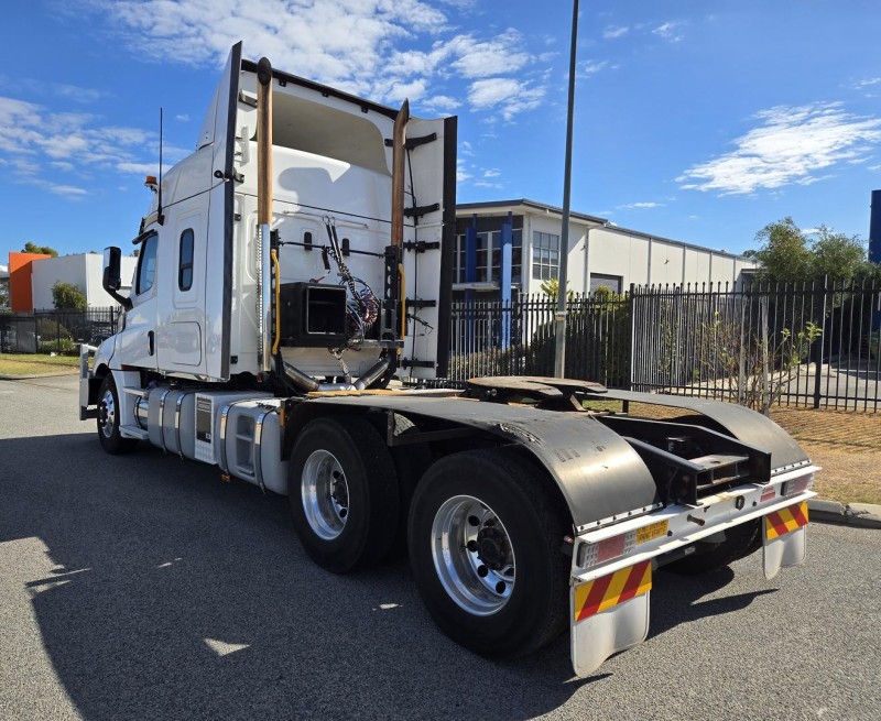 2020 Freightliner Cascadia INTEGRATED SINGLE SLEEPER 