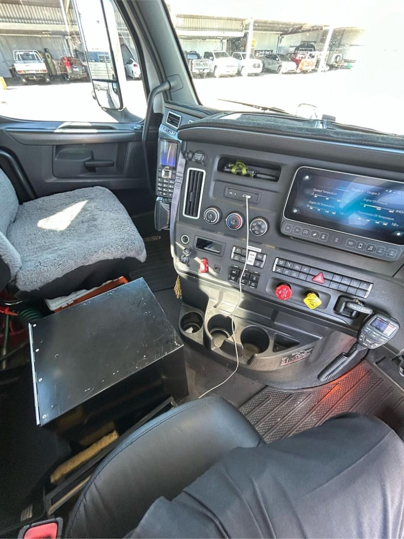 2022 Freightliner Cascadia 116 Day Cab 