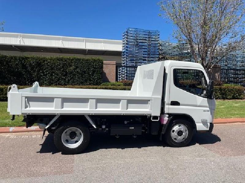 2025 Fuso CANTER 615 