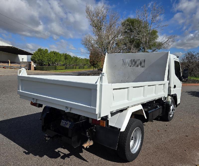 2017 Fuso CANTER 615 
