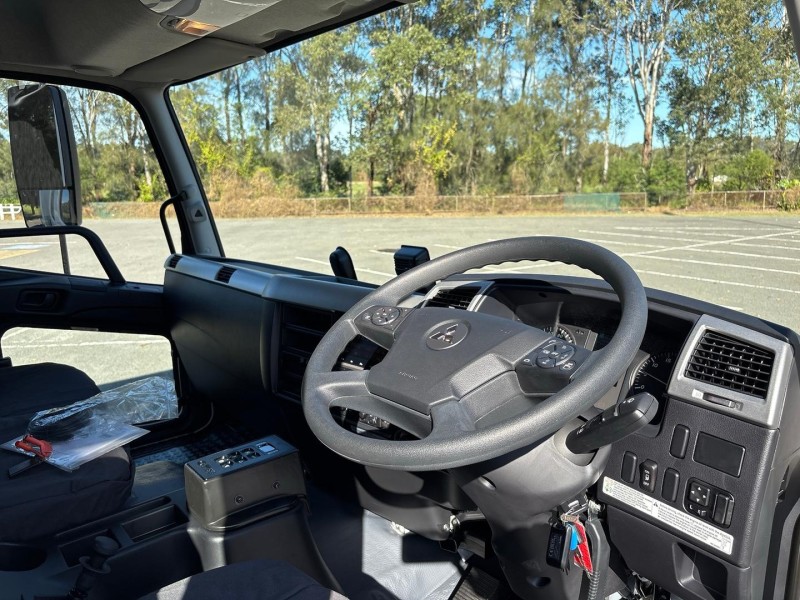 2025 Fuso Fighter 2427 TAUTLINER 