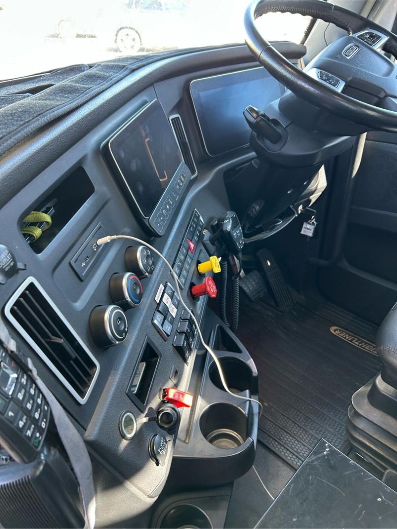 2022 Freightliner Cascadia 116 Day Cab 