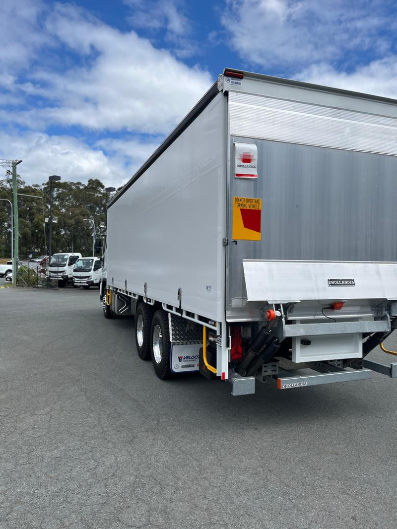 2026 Fuso Shogun FV84 400 Curtainsider 8700mml with a 3T DHollandia Tailgate 