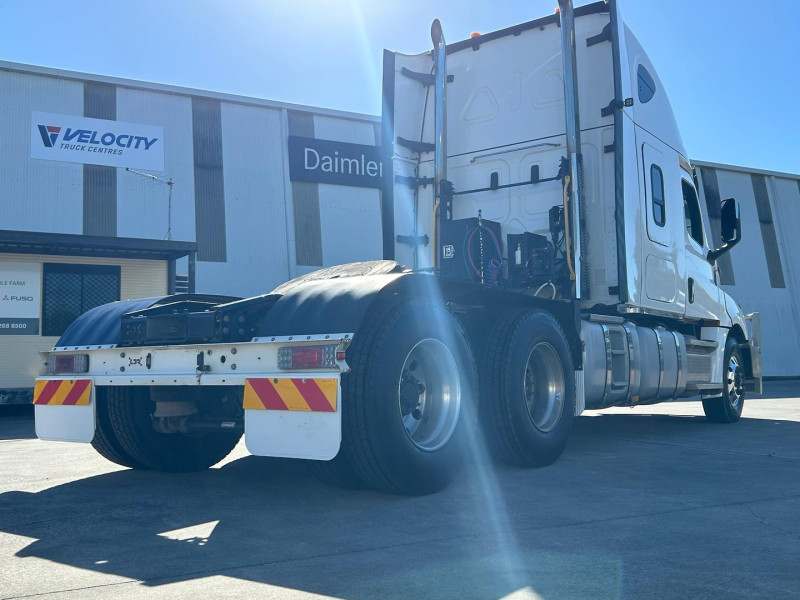 2022 Freightliner Cascadia 126 Available now 