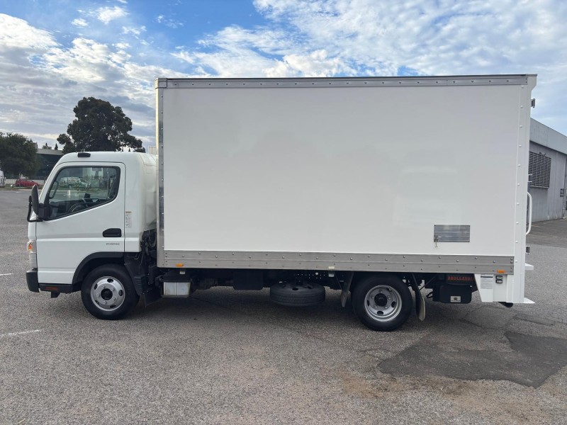 2021 Fuso Canter 515 Pantech with tailgate lifter 