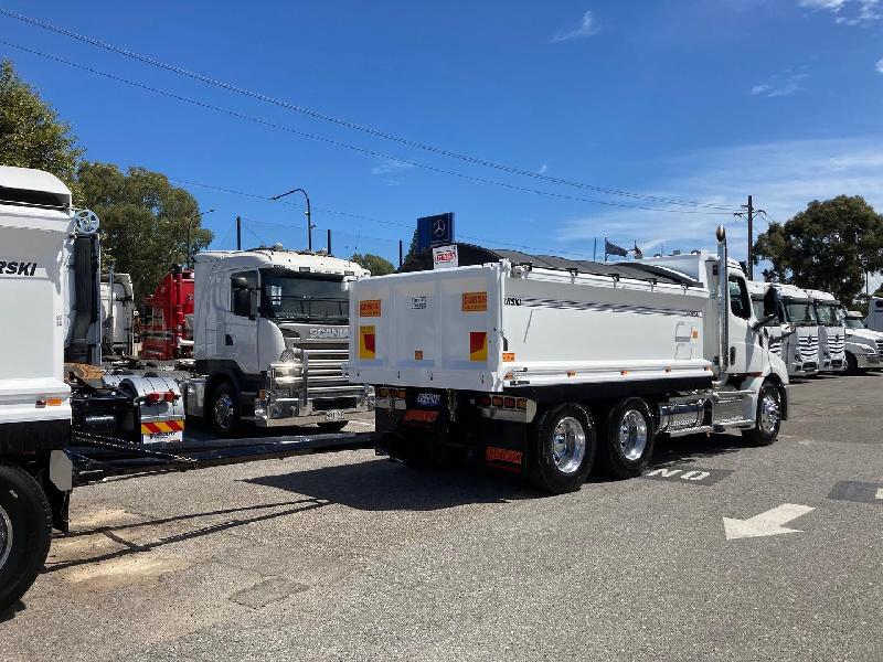 2024 Freightliner Cascadia 116 Tipper
