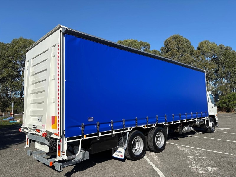 2025 Fuso Fighter 2427 TAUTLINER 