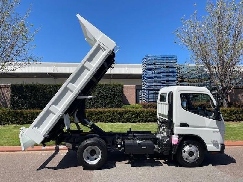 2025 Fuso CANTER 615 