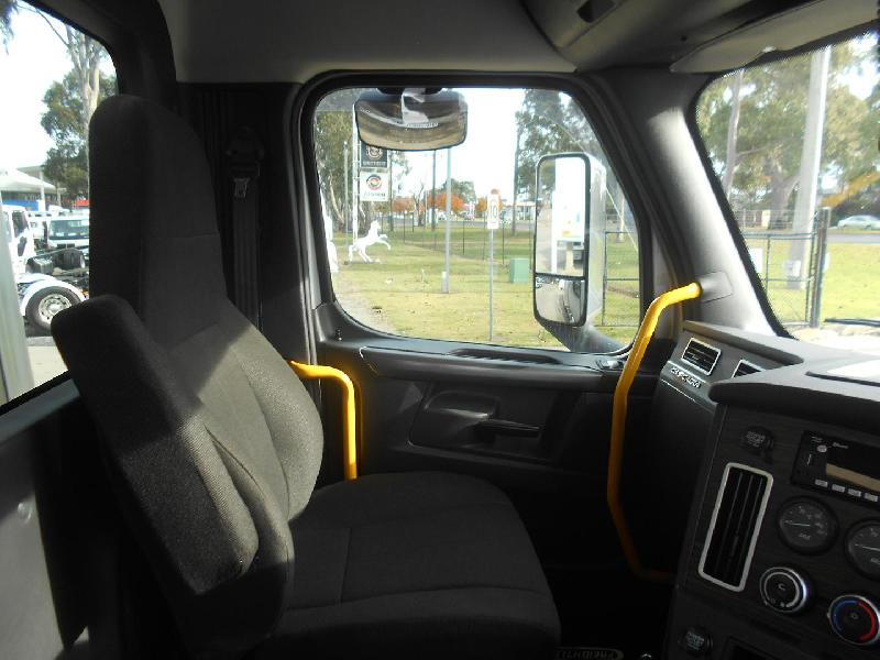 2023 Freightliner Cascadia 126 Tipper 