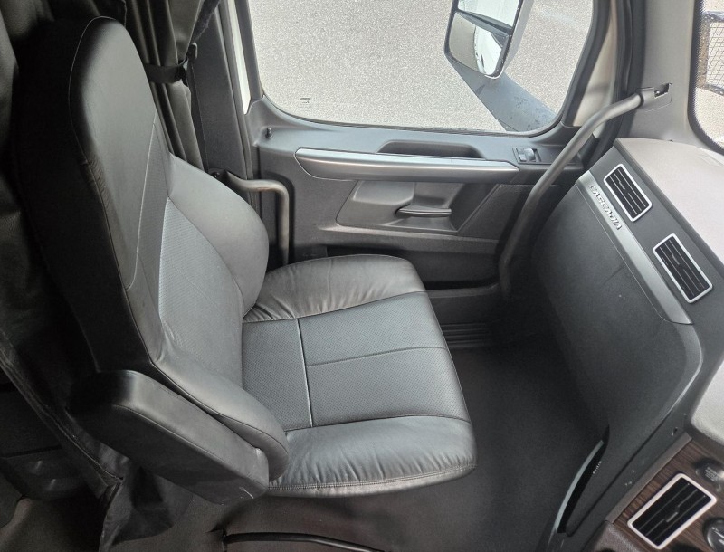 2021 Freightliner Cascadia 126 
