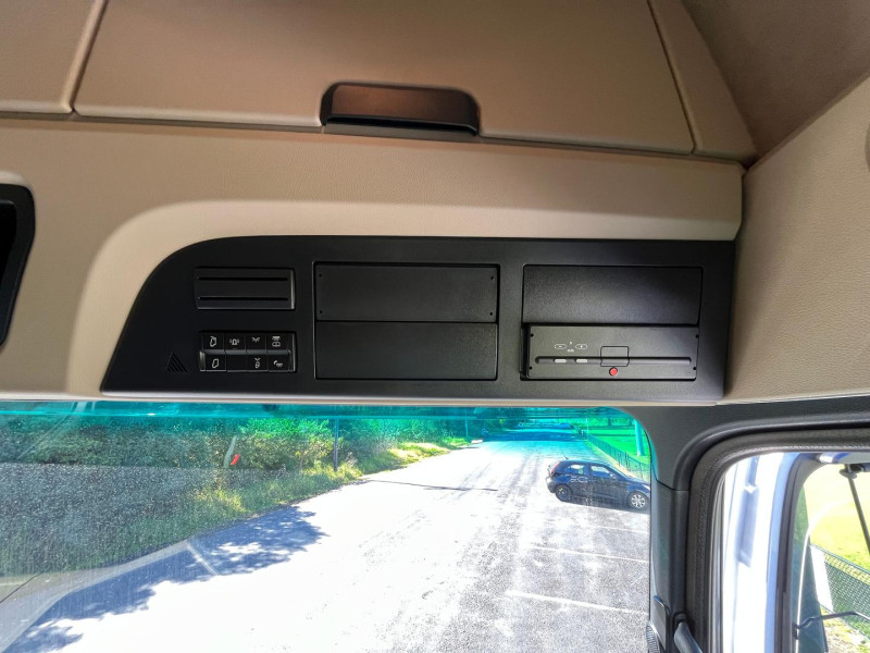 2025 Mercedes-Benz Actros 2663 BIG GIGASPACE with Microwave included image 39