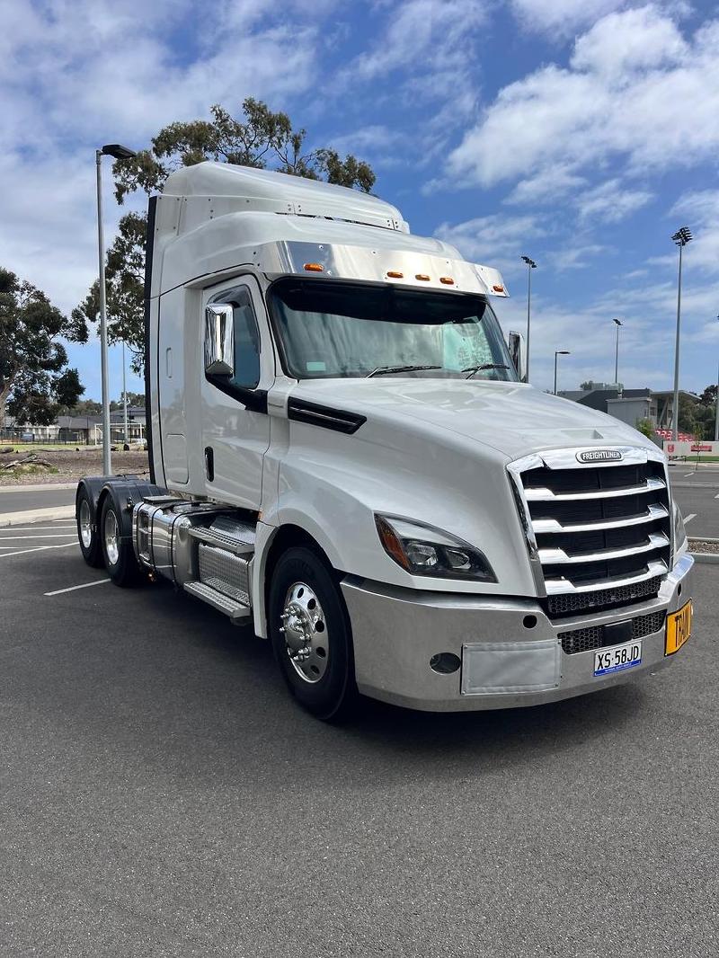 2024 Freightliner Cascadia 126