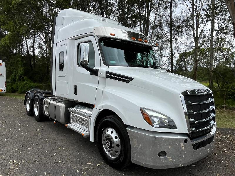 2025 Freightliner Cascadia 126 