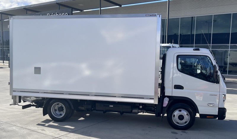 2025 Fuso Canter 515 PANTECH AND LOADER 
