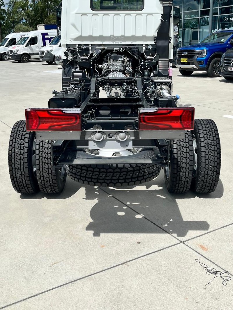2026 Fuso Canter 4x4 CAB CHASSIS 