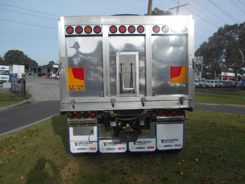 2023 Freightliner Cascadia 126 Tipper 