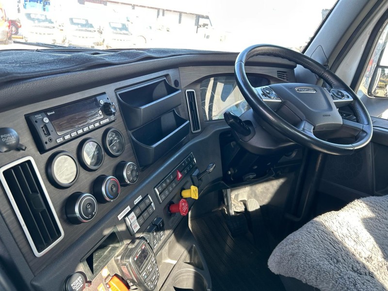 2022 Freightliner Cascadia 116 Day Cab 