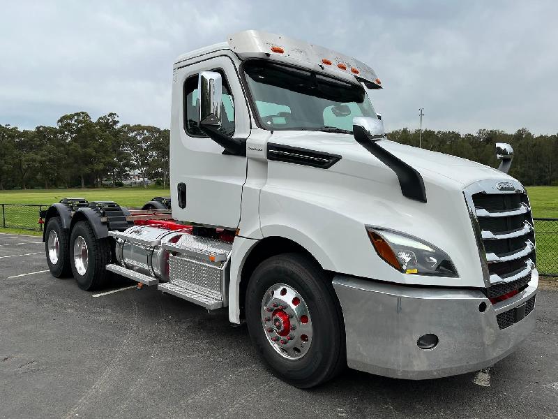 2024 Freightliner Cascadia 126 Tipper