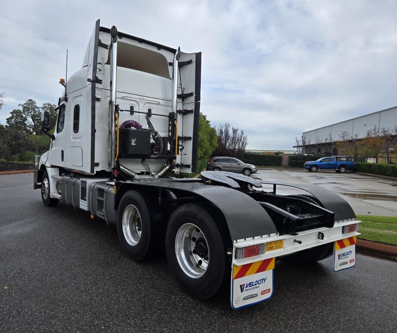 2021 Freightliner Cascadia 126 