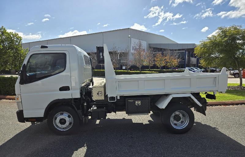 2017 Fuso CANTER 615 