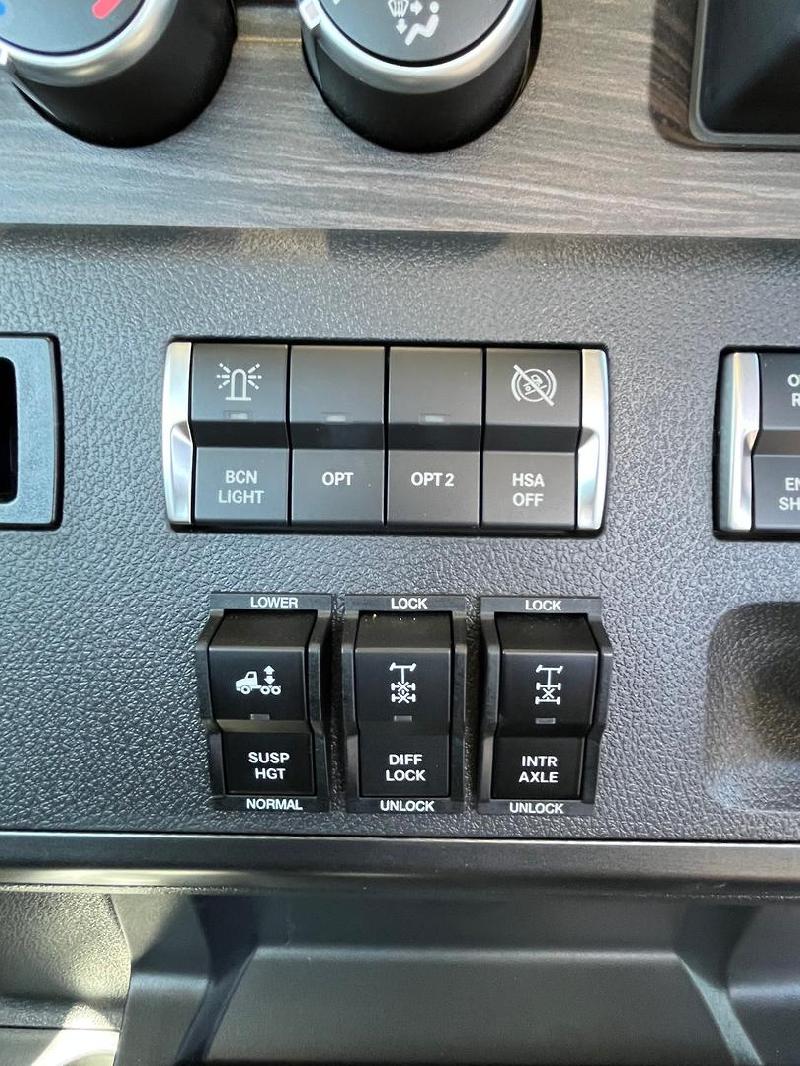 2023 Freightliner Cascadia 126 Ex Demo 