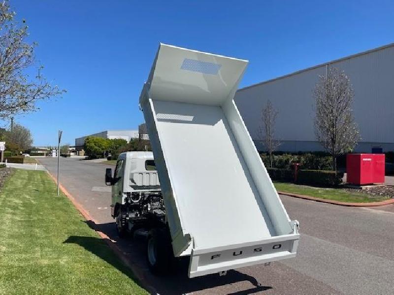 2025 Fuso CANTER 615 