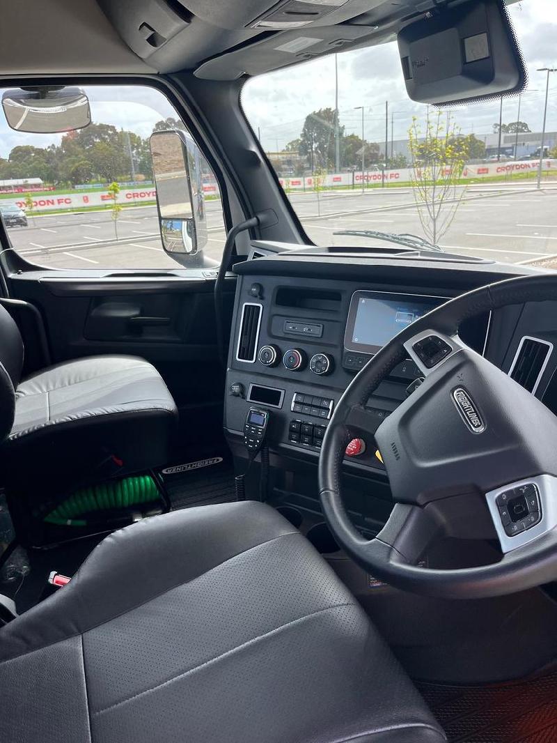 2024 Freightliner Cascadia 126