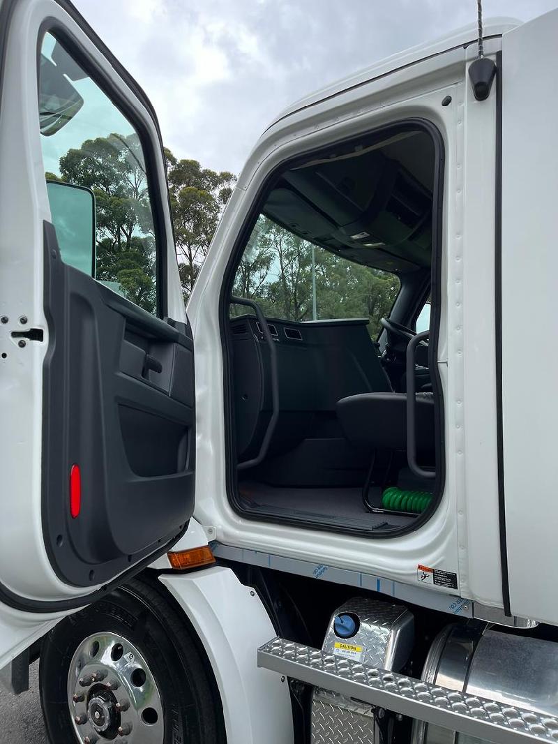 2023 Freightliner Cascadia 116 