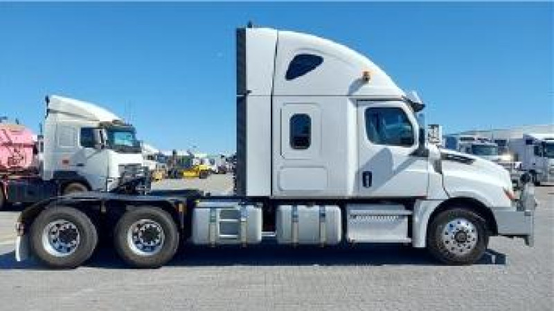 2021 Freightliner Cascadia 