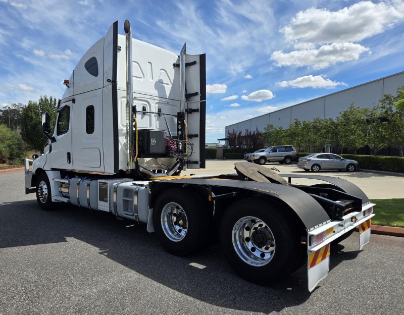 2021 Freightliner Cascadia 126 