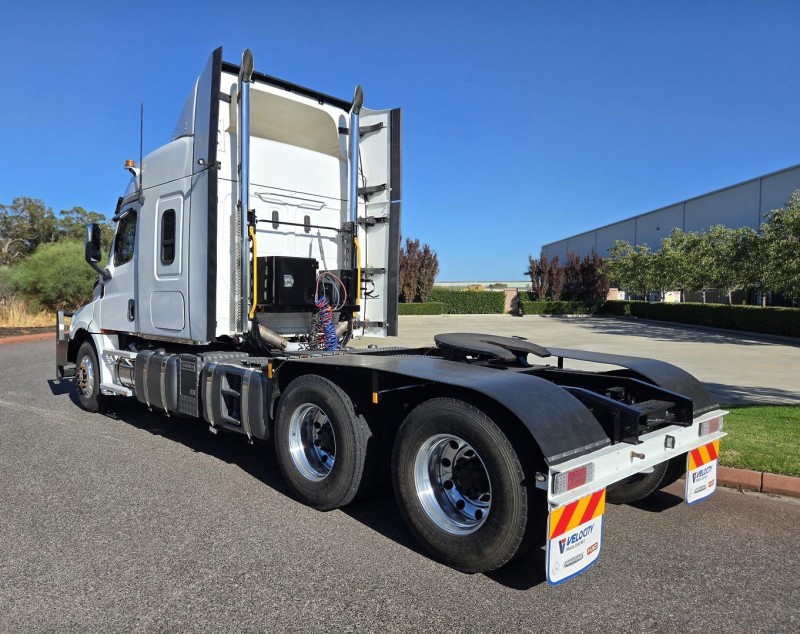 2021 Freightliner Cascadia AS HIGHROOF 6X4 PRIME MOVER 