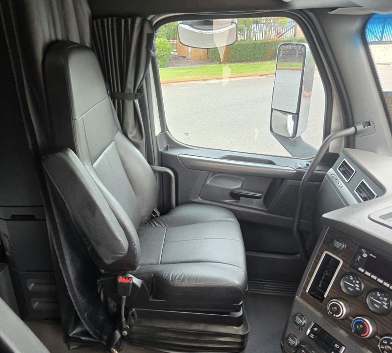 2021 Freightliner Cascadia 126 PRIME MOVER 