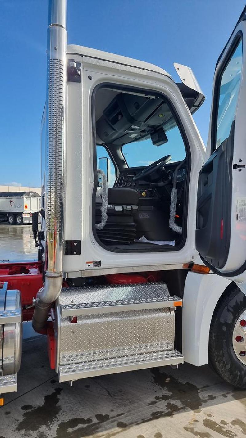 2022 Freightliner Cascadia 126 