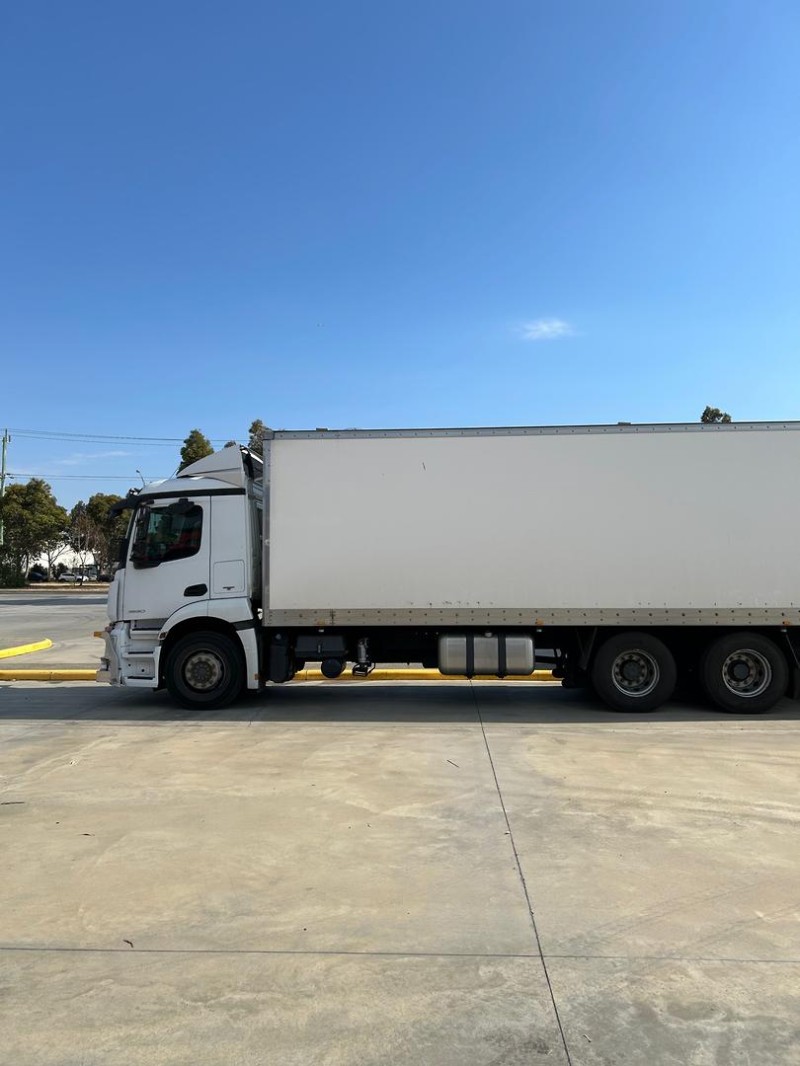 2018 Mercedes-Benz Actros 2535 M-cab 14 Pallet Rigid fiberglass body with tail lift 