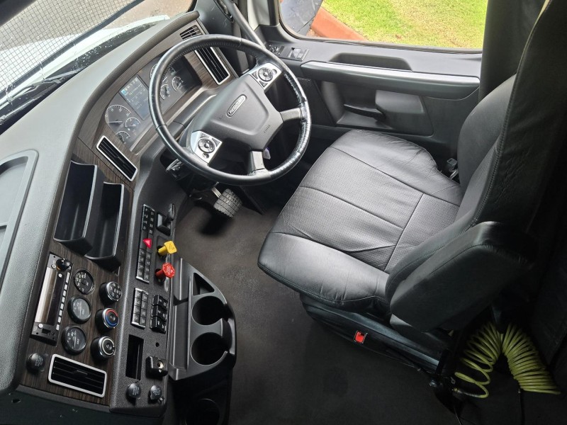 2021 Freightliner Cascadia 126 