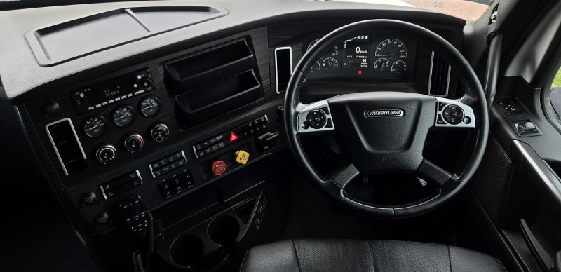 2021 Freightliner Cascadia 126 PRIME MOVER 