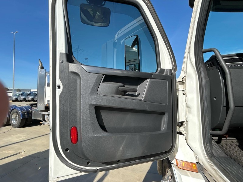 2022 Freightliner Cascadia 116 Day Cab 