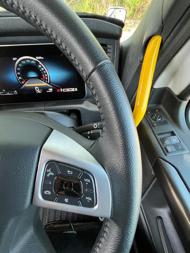 2025 Freightliner Cascadia 126 Microwave TV Cabinets and Custom Air Con ready 