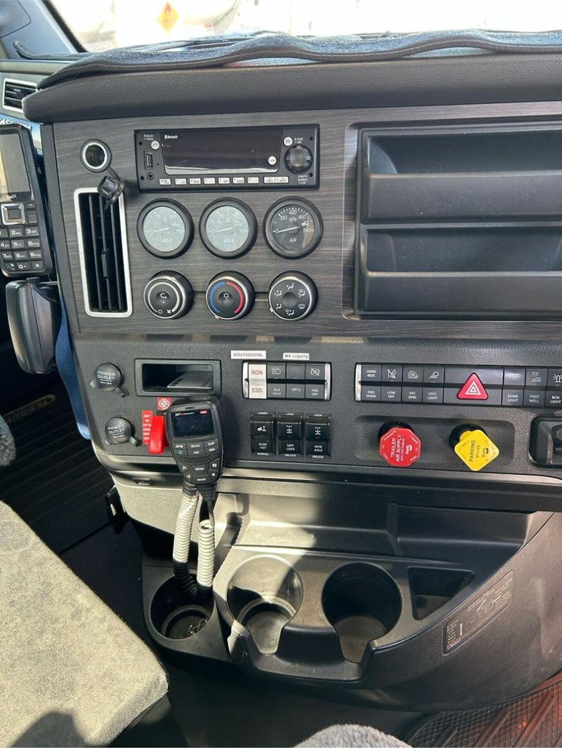 2022 Freightliner Cascadia 116 Day Cab 