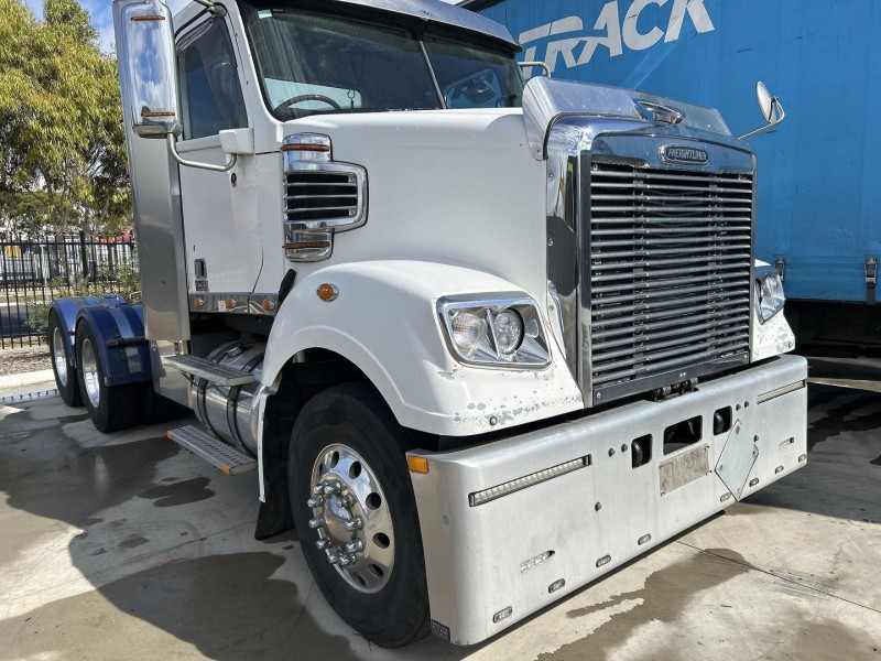 2019 Freightliner Coronado 114