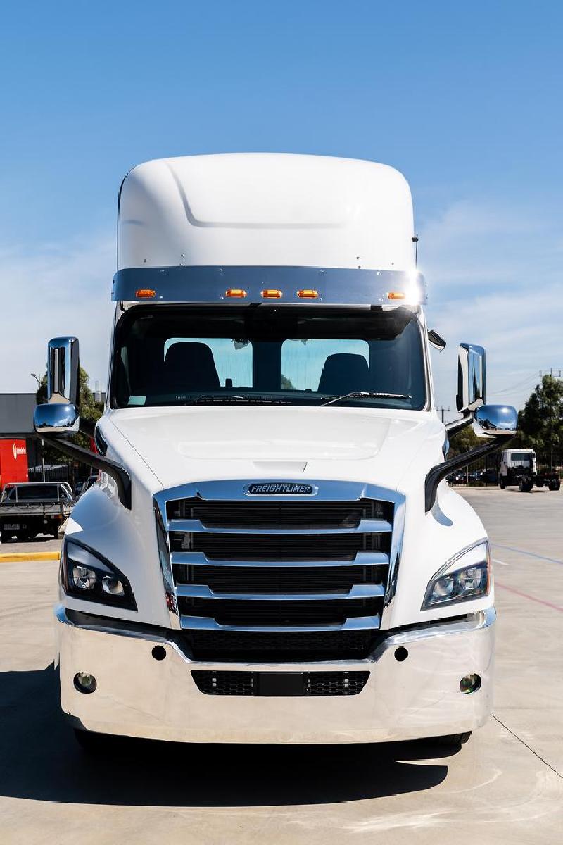 2024 Freightliner Cascadia 126 