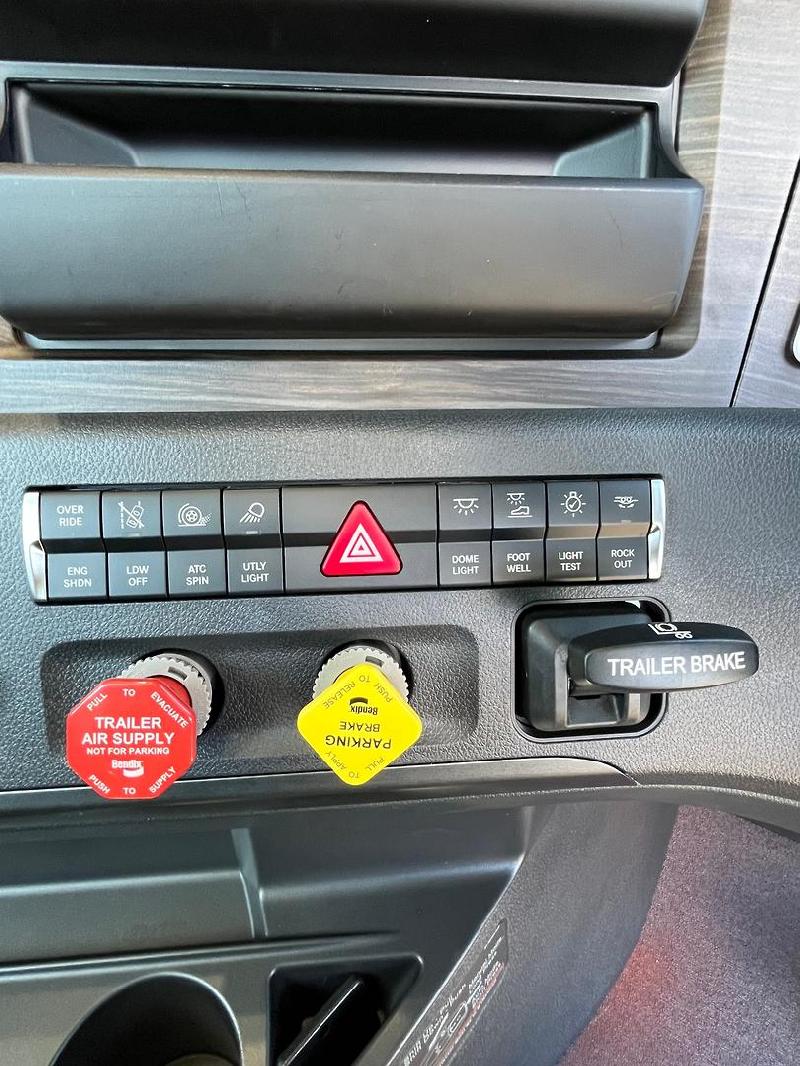 2023 Freightliner Cascadia 126 Ex Demo 