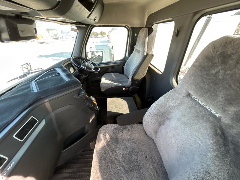 2022 Freightliner Cascadia 116 Day Cab 