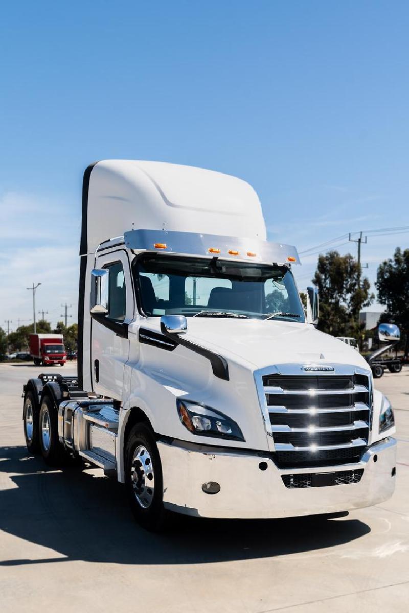2024 Freightliner Cascadia 126 