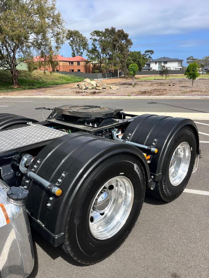 2024 Freightliner Cascadia 126
