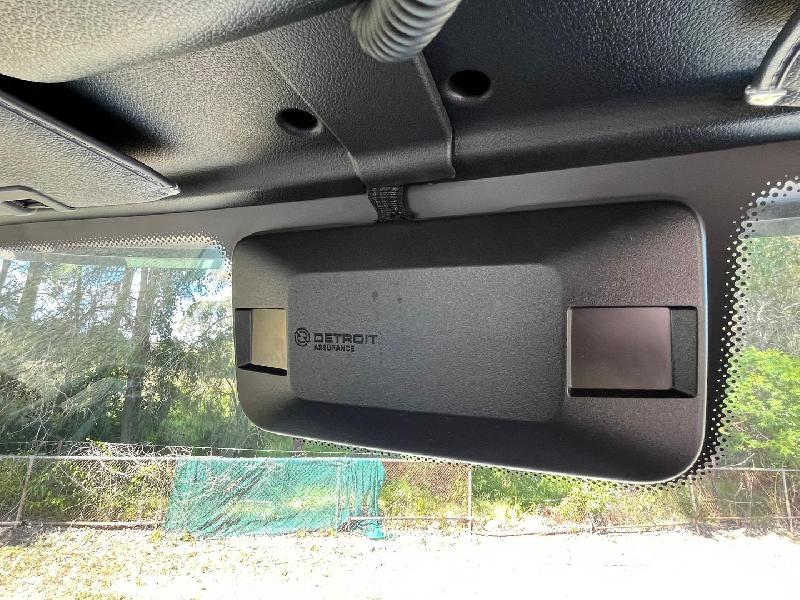 2023 Freightliner Cascadia 126 Ex Demo 