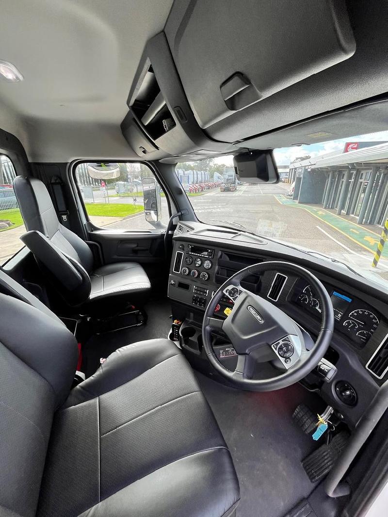 2024 Freightliner Cascadia 116 Tipper 